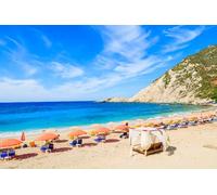Immagine acrilica 110 x 70 cm: Ombrelli con lettini sulla spiaggia di Petani, Cefalonia Island, Grecia (92832737)
