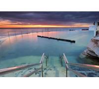 Immagine in acrilico 30 x 20 cm: scendendo le scale nella piscina Bronte Rock sulla spiaggia di Bronte Sydney mentre la luce del mattino colora il cielo. La piscina è accesa (47422873)
