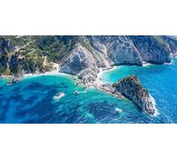 Immagine in acrilico 60 x 30 cm: Aerial View Agia Eleni Beach in Cefalonia Island, Grecia. Bella spiaggia rocciosa con acque limpide di smeraldo e (176250497)