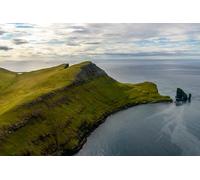 Immagine in legno 80 x 50 cm: panorama aereo di Mykines, l'isola più occidentale dell'arcipelago delle Isole Faroe (107708712)