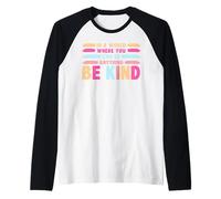 in A World Where You Can Be Anything Be Kind T-Shirt Maglia con Maniche Raglan