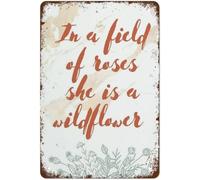 In un campo di rose, cartelli in metallo, lei è un fiore di campo, poster con stampa, vivaio, arte boho dorata, fiore, rosa, cartello in latta per targa, poster, caffè, regalo per donne e uomini, 8x1