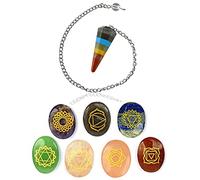 INDIA MADE Set di 7 simboli dei sette chakra incisi con 7 pendoli chakra rabdomante per l'allentamento del reiki e pietre di cristallo per allentare la confezione di combo (colore: multi)-B0924C2HYG