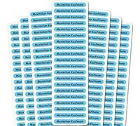 INDIGOS UG Adesivi con nome per bambini, 51 x 7 mm, 140 pezzi, per bambini, scuola e asilo, penne, astuccio, righelli, sfondo azzurro chiaro, stampa personalizzata