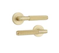 Infinity Decor Coppia di maniglie a leva diritte zigrinate su rosetta, set di maniglie interne ideali per porte interne in legno per casa e ufficio (ottone satinato)