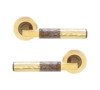 Infinity Decor Coppia di maniglie a leva martellate su rosetta, set in varie finiture, 130 mm, ideali per porte interne ed esterne, in ottone invecchiato