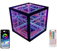 Infinity Mirror Tunnel Light, lampada RGB Cosmic Cube con telecomando, ricarica USB, perfetta per la cameretta dei bambini e giocattoli