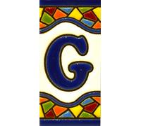 Insegna con numeri e lettere fatte di piastrelle di ceramica policroma, dipinte a mano con la tecnica "cuerda seca", nomi indirizzi e segnaletica. Testo personalizzabile. Disegno MOSAICO MINI 7,3 cm x 3,5 cm (LETTERA "G")