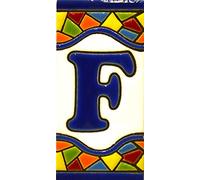 Insegna con numeri e lettere fatte di piastrelle di ceramica policroma, dipinte a mano con la tecnica "cuerda seca", nomi indirizzi e segnaletica. Testo personalizzabile. Disegno MOSAICO MINI 7,3 cm x 3,5 cm (LETTERA "F")