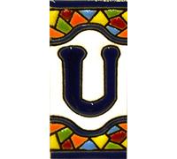 Insegna con numeri e lettere fatte di piastrelle di ceramica policroma, dipinte a mano con la tecnica "cuerda seca", nomi indirizzi e segnaletica. Testo personalizzabile. Disegno MOSAICO MINI 7,3 cm x 3,5 cm (LETTERA "U")