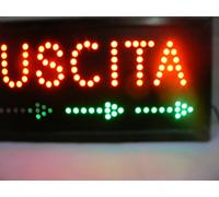 INSEGNA LUMINOSA A LED CON SCRITTA: (Uscita)