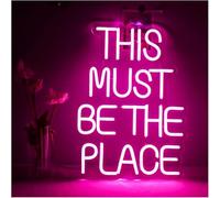 insegna luminosa al neon Insegna al neon con lettere colorate e illuminazione interna corpo femminile