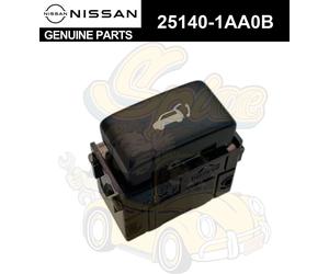Interruttore di rilascio della serratura posteriore Nissan 25140-1AA0B originale
