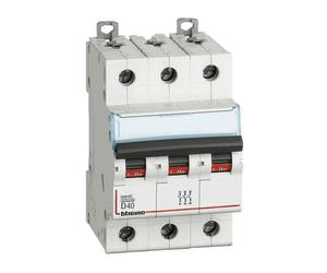 Interruttore magnetotermico Bticino 40A 3 Poli 6KA Curva D 3 Moduli FN83D40