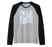 Io Sono Un 10 MA Ho Tummy Troubles Stomaco Fa Male Meme Divertente Maglia con Maniche Raglan