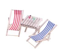 IOURVYA 2 pièce mini chaise longue décorative en bois | chaise longue de poupée | support de téléphone portable | mini chaise longue+ Tavolo + 2 Bevande, assise en tissu bleu et blanc, env. 11 x 5 cm