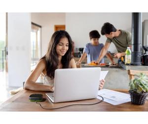 IPEVO VC-A10 Speaker USB Portatile Lo speakerphone VC-A10 migliora le videoconferenze con un audio nitido e un raggio d'azione esteso, garantendo