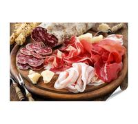 islandburner Poster piatto di salsicce e prosciutto su tavola in legno con formaggio, 90 x 60 cm