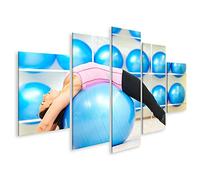 islandburner Quadro su tela Donna che fa stretching sulla palla da fitness durante esercizi di pilates in un GBVU Quadri Stampe Immagini Murale Decorazione da parete