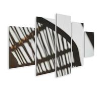 islandburner Quadro su tela gioco d'ombra di una sedia in rattan su parete bianca - 5 pezzi