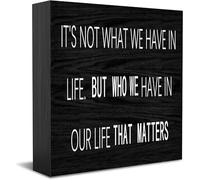 It's Not What We Have In Life. But Who We Have In Our Life That Matters New Home Decor Idee regalo rustiche Cartello in legno Mensola da scrivania Decorazioni per la stanza della fattoria 12,7 x 12,7