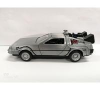 Jada Toys Diecast Model 1/32 Scale Back To The Future DMC Delorean Time Machine