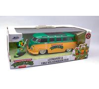 Jada Toys VW BUS T1 1962 W/TURTLE LEONARDO FIGURE 1:24