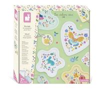 Janod 16 Objets à Réaliser en Platre, 12 Porte-clés + 4 coupelles à décorer, Kit Moulage, DIY, Kit Loisir Créatif Enfant, Motricità fine e concentrazione, da 7 Anni, J09162