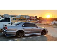JDM URS minigonne laterali gradini adatti a Nissan Skyline R34 ER34 HR34 berl...