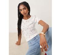 JDY - T-shirt bianca a coste con stampa di cuori rossi-Bianco XS