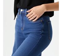Jeans comodi Ottieni un look sofisticato e disinvolto con questi eleganti pantaloni in tinta unita. Il taglio a gamba larga e il design a vita alta creano una silhouette raffinata, adatta a qualsiasi 