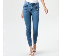 Jeans slim fit casual lavati con tasche, chiusura lampo e bottoni Il denim slim-fit si rinnova con questi jeans con tasche frontali, caratterizzati da dettagli a doppia patta e da un taglio a vita alt
