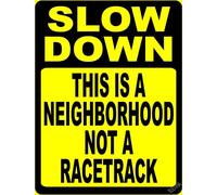JINKAIRUI Targa in metallo retrò da parete, decorazione da parete, 20,3 x 30,5 cm, cartello stradale in metallo Slow Down This is a neighborhood not a racetrack Humor Jokes Funny Caution Notice Tin