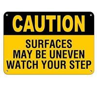 JINKAIRUI Targa in metallo retrò da parete, decorazione da parete, cartello in alluminio con scritta "Caution Surfaces may be uneven watch your step", per esterni e interni, 30,5 x 20,3 cm, targhe