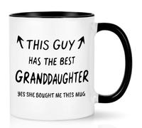 Joymaking Tazza con scritta in inglese "Best Grandad - This Guy has The Best Granddaughter" - regalo divertente per il nonno per Natale, compleanno, 325 ml, nero