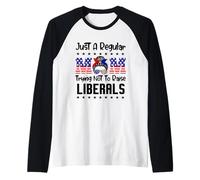 Just A Regular Mom Trying Not To Raise Liberals for Moms Maglia con Maniche Raglan