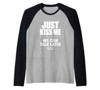 Just Kiss Me We Can Talk Later Funny Romantic Quote Maglia con Maniche Raglan