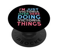 Just Victoria Here Doing Victoria Things Nome PopSockets PopGrip Adesivo