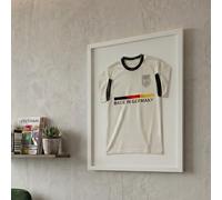 K-Möbel Cornice per maglia da calcio Premium in vero legno Bianco 40x50 cm per bambini e fan - Made in Germany - Teca maglia calcio con sfondo bianco e cornice extra larga - Quadro maglia calcio