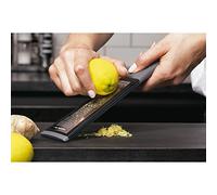 KAI Pure Komachi Ichimatsu - Grattugia fine e zester grigia, lama 13,5 x 3-5 cm / manico 11 cm, con motivo a lama Ichimatsu grattugia da cucina per professionisti