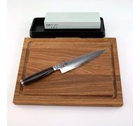Kai Shun Premier Tim Mälzer TDM-1701 - Coltello giapponese multiuso da 16,5 cm, lama in acciaio Damasco | + tagliere in rovere 30 x 22 cm + pietra abrasiva AP-0305