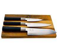 Kai Wasabi Black - Set di coltelli Santoku pratico 16,5 cm, coltello da ufficio 10 cm, coltello multiuso 15 cm + tagliere in rovere 30 x 22 cm