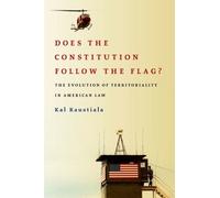 Kal Raustiala Does the Constitution Follow the Flag? (Tascabile)