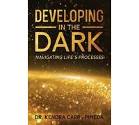Kendra Carr - Pineda Developing In The Dark (Tascabile)