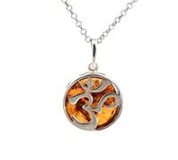 Kiara Jewellery Ciondolo in argento Sterling con simbolo OM On A Brown Amber Disc On 18" in argento Sterling Silver Chain.