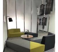 KIBONCY Combinazione di divano da ufficio rilassato e creativo - tavolino da caffè in cotone e lino, progettata for gli spazi di ricevimento della Training Academy(E)