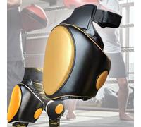 Kickboxing del treno della coscia curva di boxe che esercita il calcio di