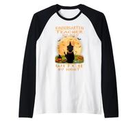 Kindergarten Teacher By Day Witch By Night Halloween Costume Maglia con Maniche Raglan
