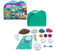 Kinetic Sand, Scatola da caffè con 900 g di sabbia da gioco in 4 colori, 9 attrezzi e stampi, contenitore, giocattoli per bambini e bambine dai 5 anni in su