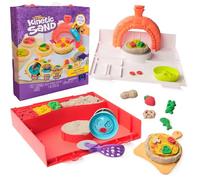 Kinetic Sand, Set di Gioco Squish Pizza, con 452 g di Sabbia e 5 Attrezzi, Giocattoli per Bambini e Bambine, 5+ Anni